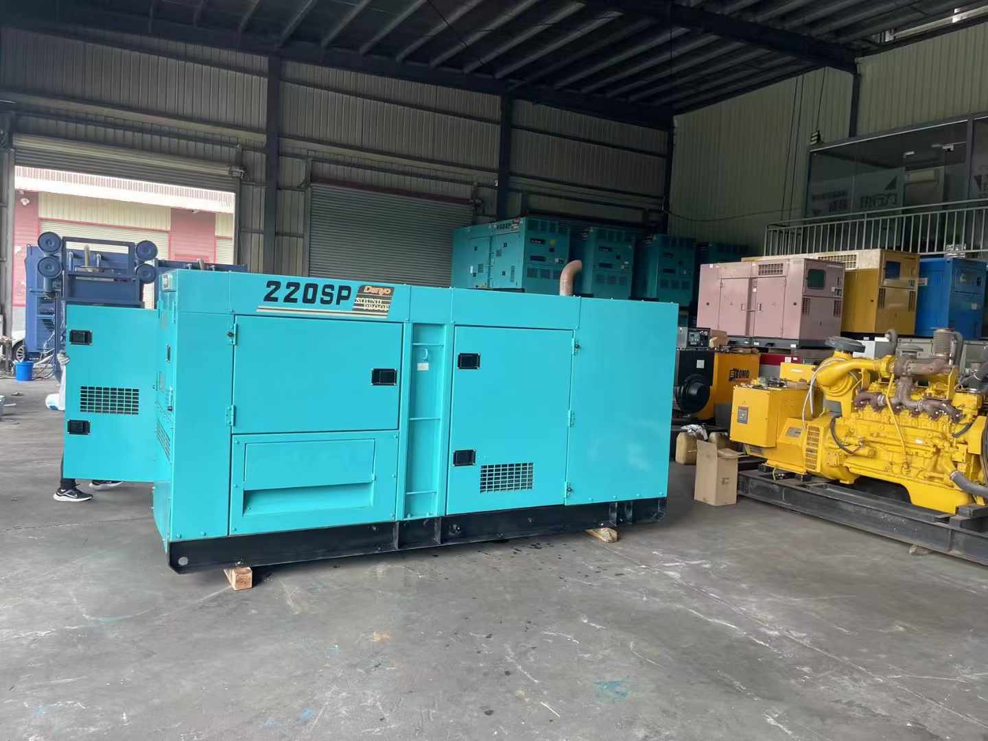 马山800kW 柴油发电机的输出电流波动范围是多少？