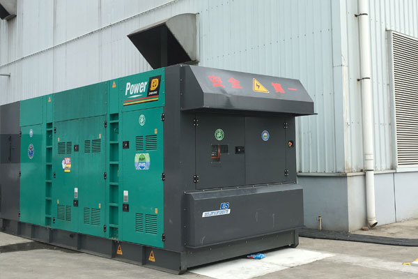 马山燃油滤清器的更换流程是怎样的？