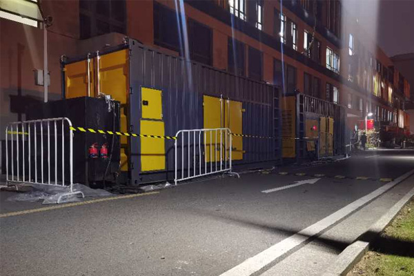 马山柴油发电机组的输出电压是如何调节的？